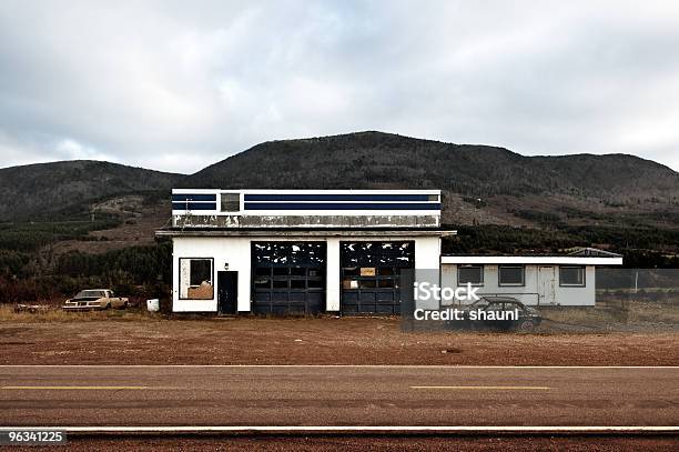 Stazione Di Rifornimento - Fotografie stock e altre immagini di Abbandonato - Abbandonato, Autofficina, Automobile