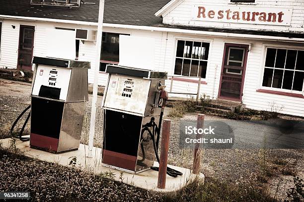 Газовый Станции — стоковые фотографии и другие картинки АЗС - АЗС, Ресторан, Стиль ретро