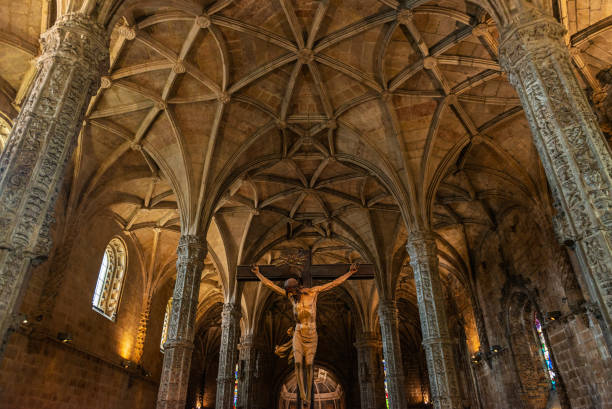 리스본에서 jeronimos 수도원 안에 그리스도 십자가 - monastery of jeronimos 뉴스 사진 이미지