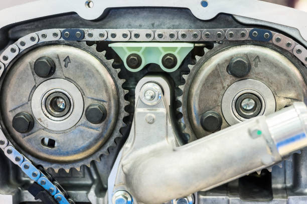 łańcuch rozrządu i dwa koła zębaty wałków rozrządu - timing chain zdjęcia i obrazy z banku zdjęć