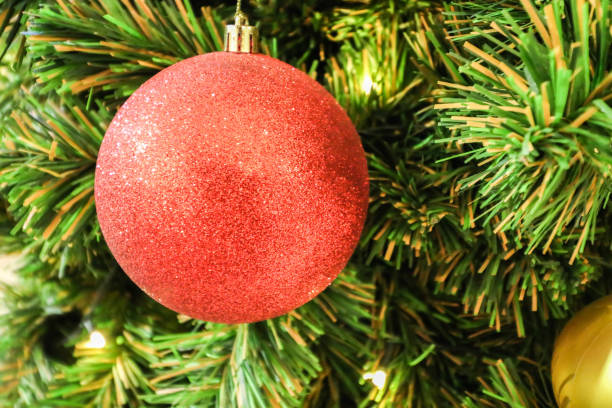 istock Closeup of beauty red circle Christmas-tree decorations 963448724