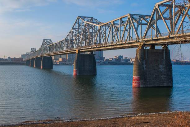 istock Louisville - George Rogers Clark Memorial Bridge 963462754