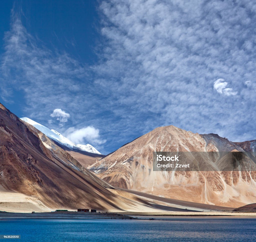 Pangong Tso Lake in Ladakh, India Pangong Lake in Ladakh, Jammu and Kashmir, India. Pangong Tso is an endorheic lake in the Indian Himalayas situated at a height of about 4,350 m. Asia Stock Photo