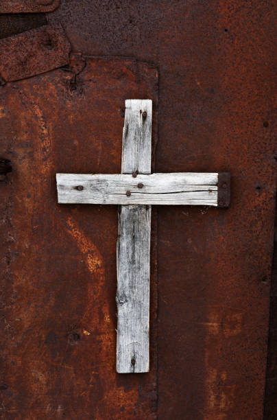 istock Wooden cross on a rusty door 963584206