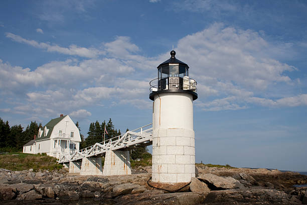 маяк - lighthouse marshall point lighthouse beacon maine стоковые фото и изображения