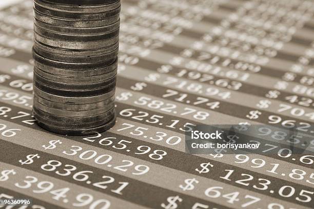 Foto de Fala De Dinheiro e mais fotos de stock de Cifras Financeiras - Cifras Financeiras, Comércio - Ocupação, Dado de Bolsa de Valores
