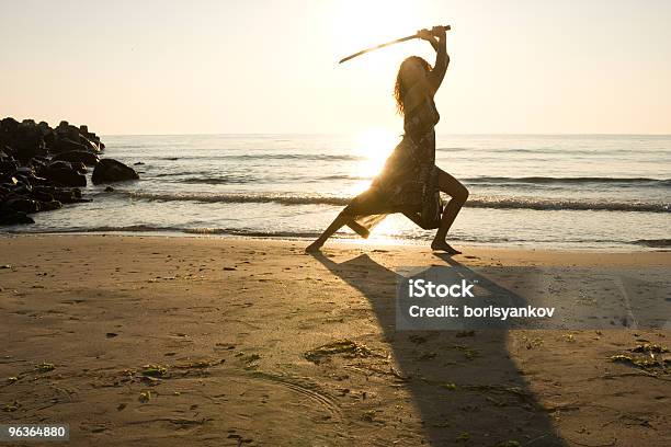 Foto de Warrior e mais fotos de stock de Adulto - Adulto, Afiado, Agressão