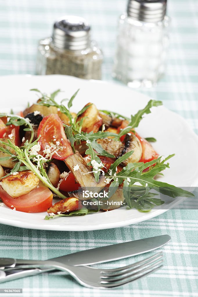 Insalata di pollo e funghi - Foto stock royalty-free di Alimentazione sana