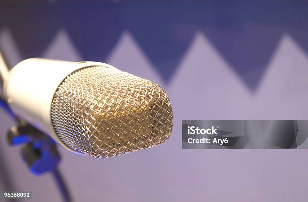 Microfono - Fotografie stock e altre immagini di Cantare - Cantare, Composizione orizzontale, Fotografia - Immagine