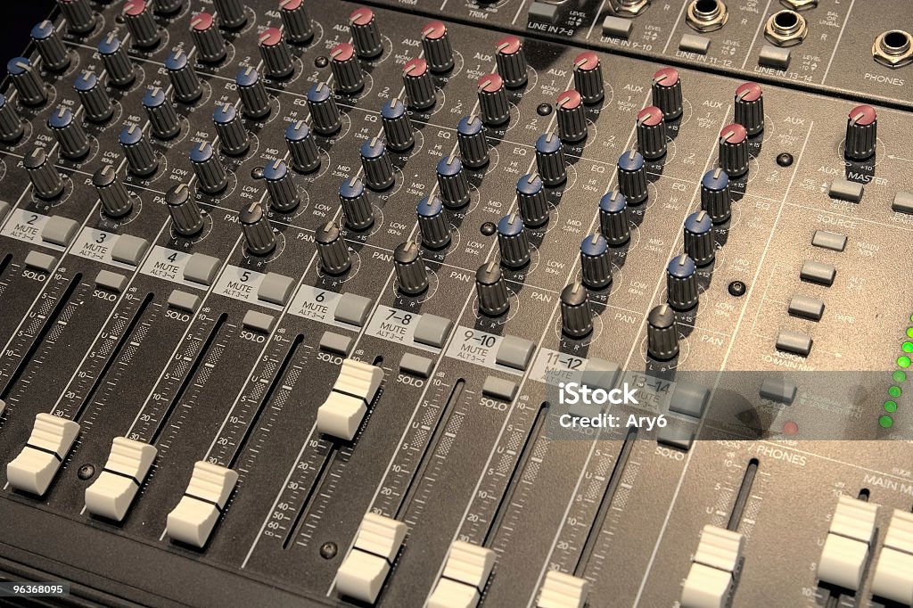 console di miscelazione - Foto stock royalty-free di Apparecchiatura di registrazione del suono