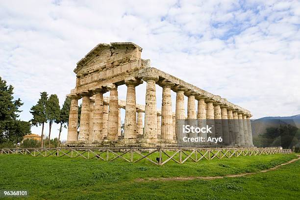 Tempio Di Atena Paestum Italia - Fotografie stock e altre immagini di Antica Roma - Antica Roma, Archeologia, Architettura