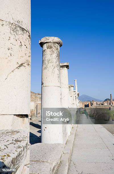 Colonne - Fotografie stock e altre immagini di Ambientazione esterna - Ambientazione esterna, Archeologia, Architettura