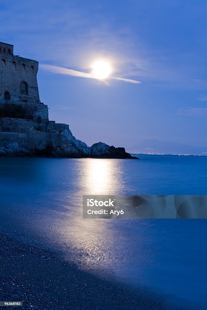 Torre sotto la luna (costiera amalfitana, Italia - Foto stock royalty-free di Luna