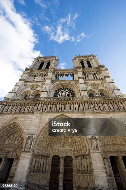 Notre Dame De Paris Francia - Fotografie stock e altre immagini di Ambientazione esterna - Ambientazione esterna, Architettura, Blu