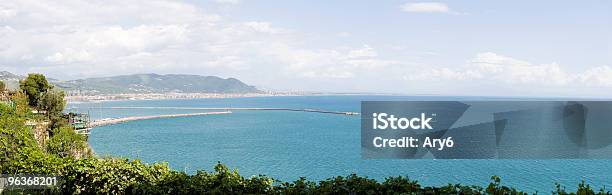 Salerno Panoramico Vista Da Vietri Sul Mare La Costiera Amalfitana - Fotografie stock e altre immagini di Ambientazione esterna