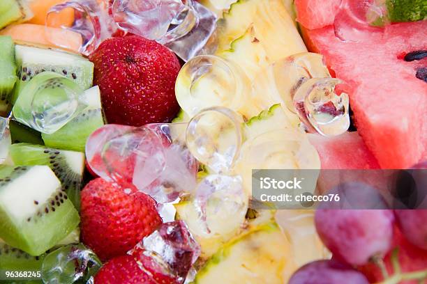 Salada De Frutas - Fotografias de stock e mais imagens de Alimentação Saudável - Alimentação Saudável, Ananás, Colorido