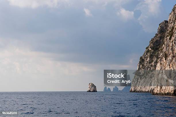 Capri Baia Di Napoli Italia - Fotografie stock e altre immagini di Acqua - Acqua, Ambientazione esterna, Cielo