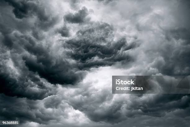 Storm - Fotografie stock e altre immagini di Ambiente - Ambiente, Bellezza naturale, Cattivo presagio