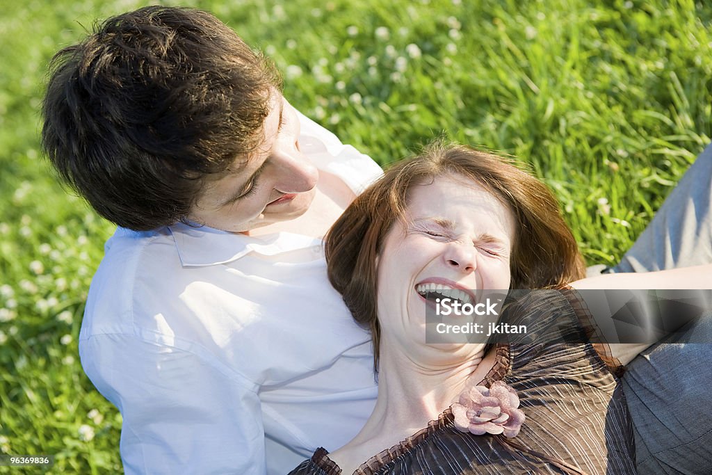 Joven atractiva pareja - Foto de stock de 25-29 años libre de derechos