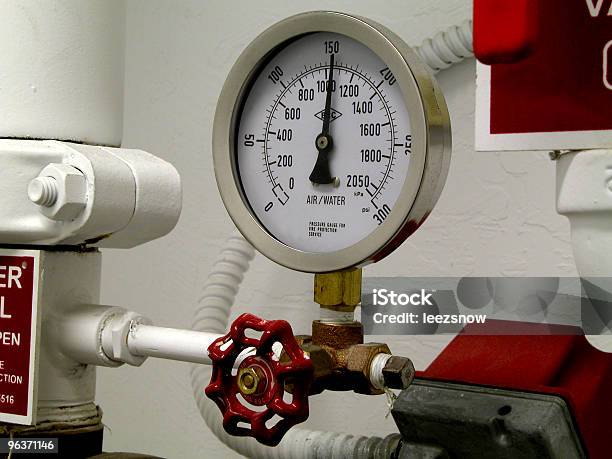 Indicatore Del Livello Dellacqua Primo Piano - Fotografie stock e altre immagini di Misurazione della pressione - Misurazione della pressione, Acqua, Fuoco