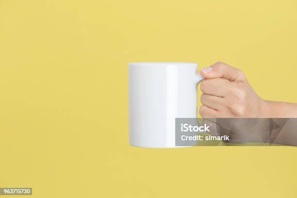 Relajante Foto de stock y más banco de imágenes de Taza sin platillo - Taza sin platillo, Taza, Mano