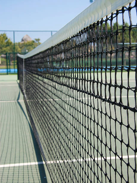 campo da tennis - tennis baseline fun sports and fitness foto e immagini stock