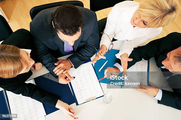 Teamworkdiskussion Im Büro Stockfoto und mehr Bilder von Anwalt - Anwalt, Aktiver Senior, Alter Erwachsener