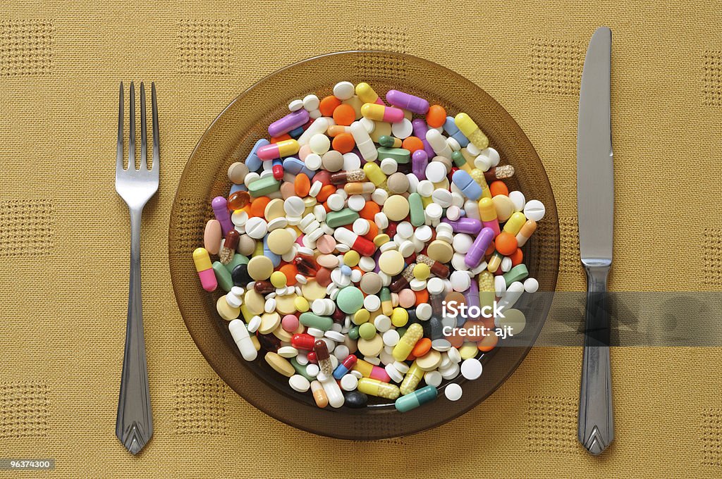 Тарелка с таблетки - Стоковые фото Без людей роялти-фри
