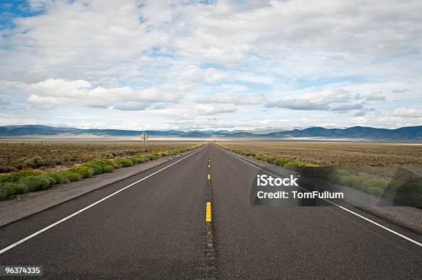 Foto de A Grande Road e mais fotos de stock de A caminho - A caminho, Cena Não-urbana, Cloudscape