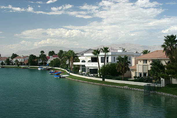 lake shore maisons de las vegas - southwest usa house residential structure stucco photos et images de collection