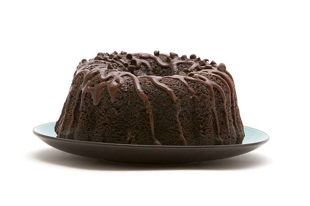 шоколадный торт - chocolate cake dessert bundt cake стоковые фото и изображения