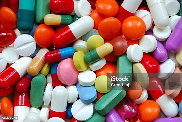 Comprimido - Fotografias de stock e mais imagens de Comprimido - Comprimido, Cuidados de Saúde e Medicina, Cápsula