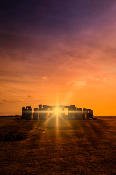 wschód słońca w stonehenge - stone circle zdjęcia i obrazy z banku zdjęć