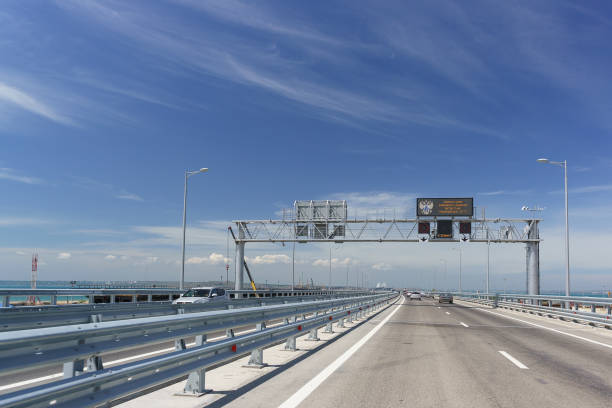 istock Crimean bridge on a Sunny spring day. May 2018 963841818