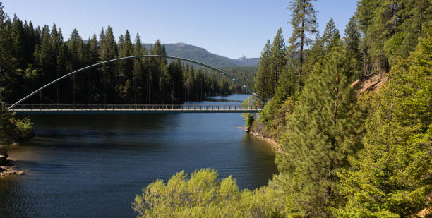 Suspension Bridge Pedestrian Walkway Lake Siskiyou Reservoir Box Canyon Trail A pedestrian walkway has been built crossing the Lake Siskiyou Reservoir in Northern California siskiyou lake stock pictures, royalty-free photos & images