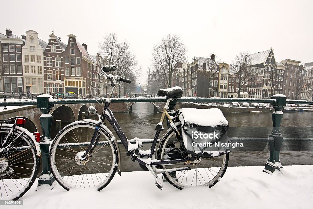 NevadasComment Bicicleta na citycenter de Amesterdão Holanda - Royalty-free Amesterdão Foto de stock