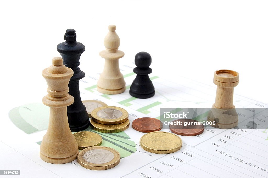 Schach Mann über business-Diagramm - Lizenzfrei Aktienschein Stock-Foto