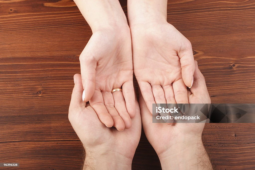 Femme mains sur un homme mains 2 - Photo de Adulte libre de droits