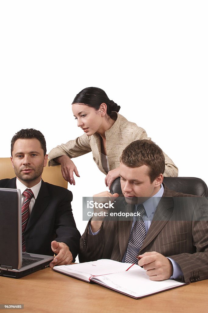 Gente de negocios trabajando juntos en la oficina - Foto de stock de 25-29 años libre de derechos
