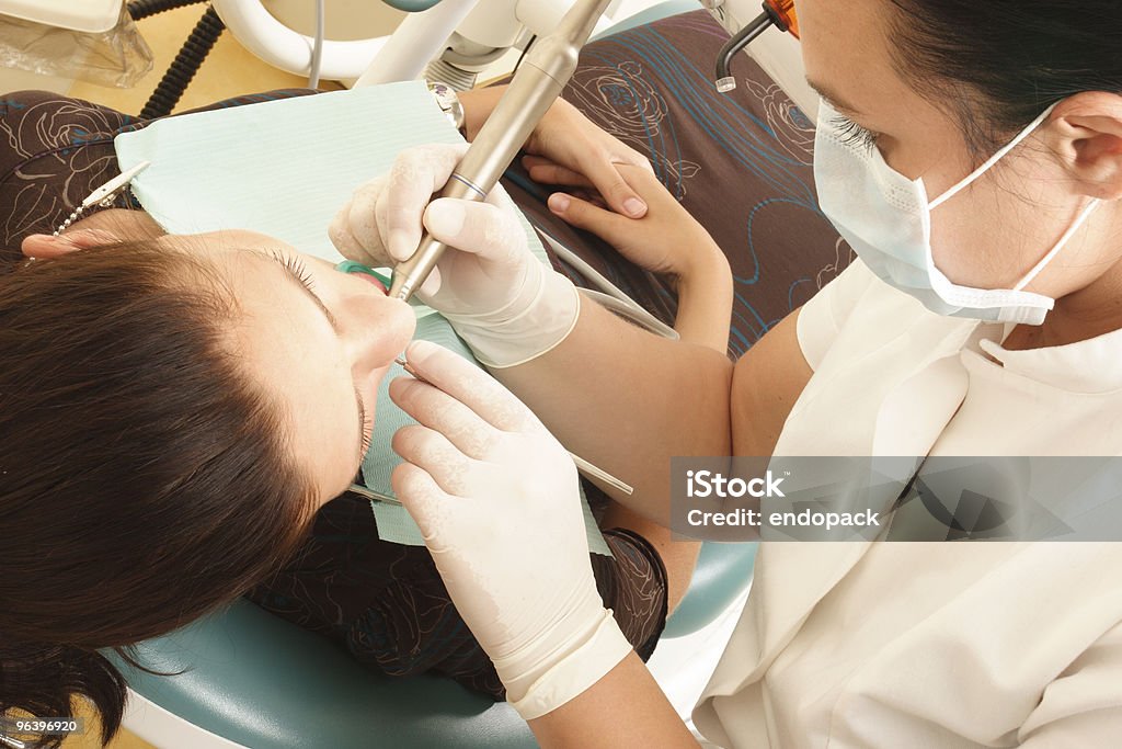 Femal пациента на Стоматолог - Стоковые фото Боль роялти-фри