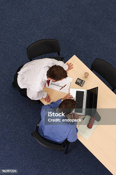 Die Zusammenarbeit Stockfoto und mehr Bilder von Ausverkauf - Ausverkauf, Berufliche Beschäftigung, Bildkomposition und Technik