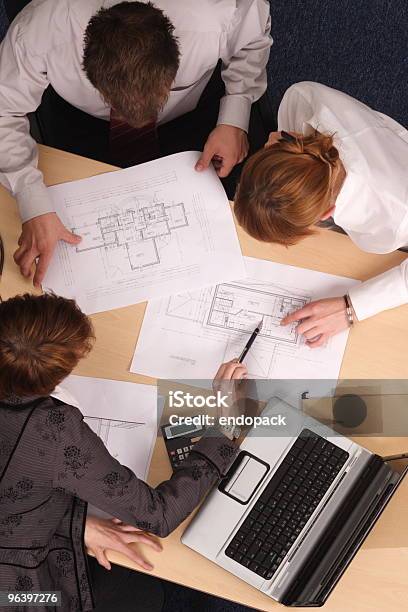 Arquitecto Clientes Blueprints Foto de stock y más banco de imágenes de Adulto - Adulto, Arquitecto, Arquitectura