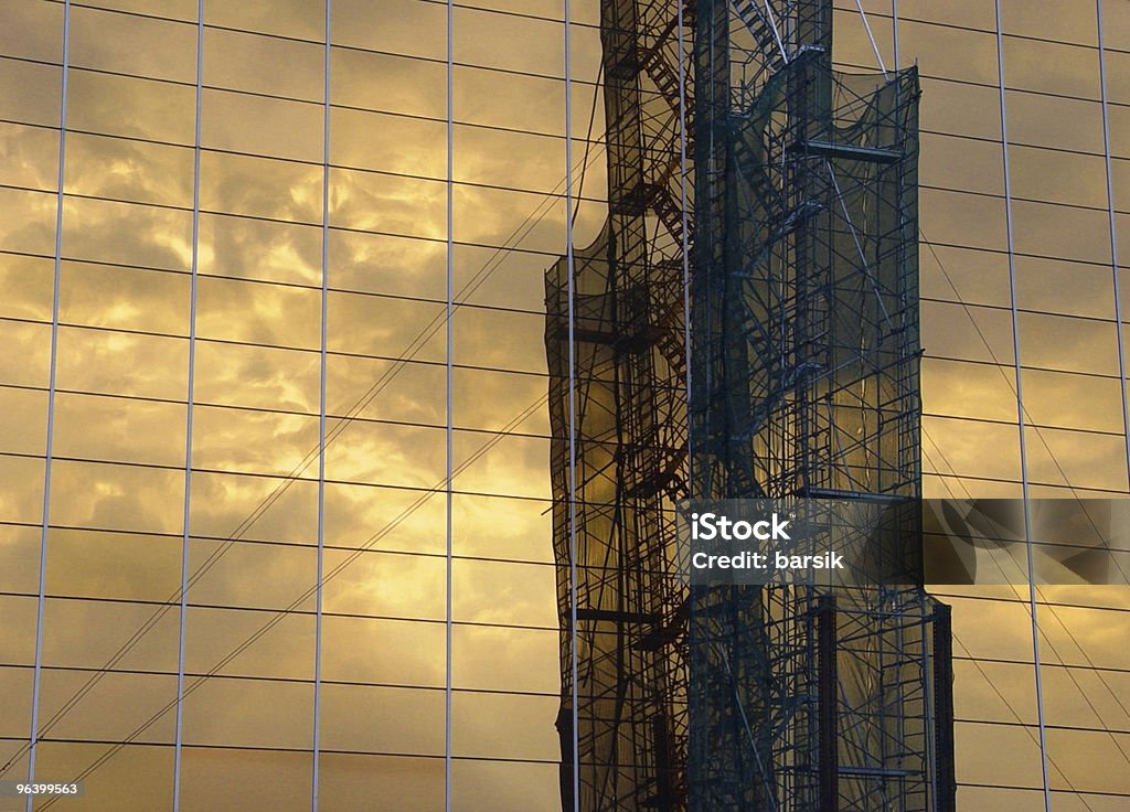 Industrial riflessione - Foto stock royalty-free di Esterno di un edificio