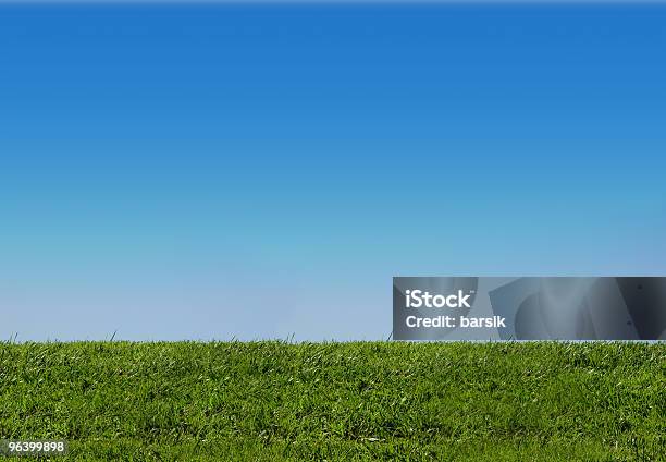 Fondo De Cielo Y De La Hierba Foto de stock y más banco de imágenes de Aire libre - Aire libre, Ajardinado, Azul