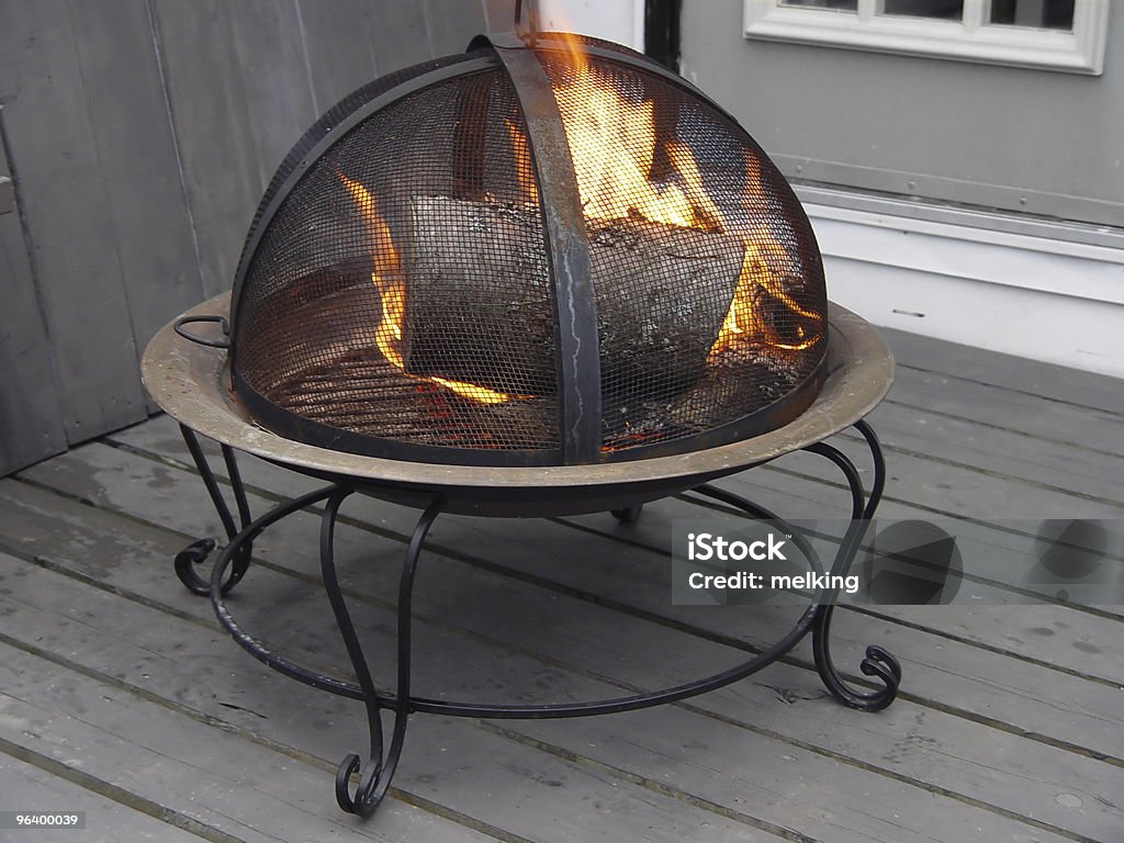 屋外暖炉 - ファイヤーピットのロイヤリティフリーストックフォト