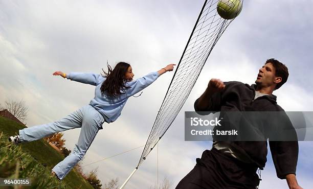 Dois Jogadores De Vôlei - Fotografias de stock e mais imagens de Adulto - Adulto, Amizade, Ao Ar Livre