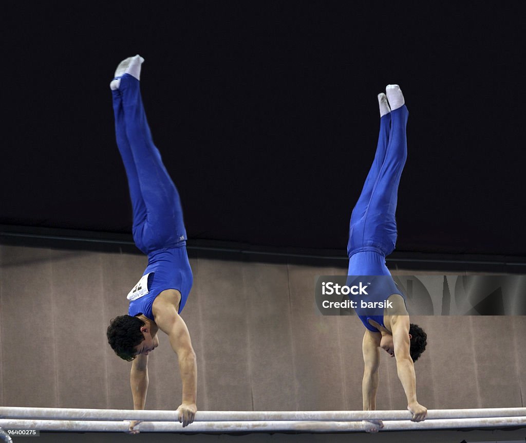 Dans la salle de sport - Photo de Hommes libre de droits