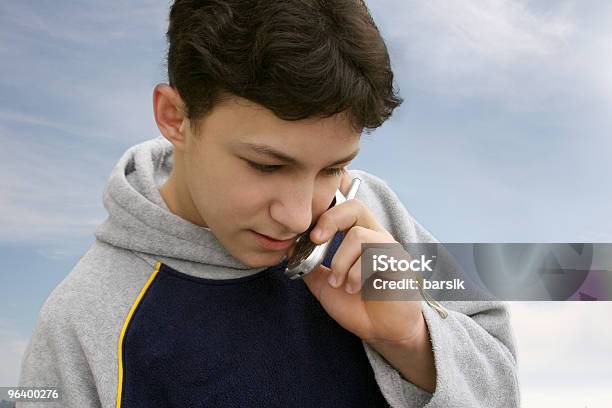 Chłopiec Na Telefon - zdjęcia stockowe i więcej obrazów Adolescencja - Adolescencja, Biały, Chmura