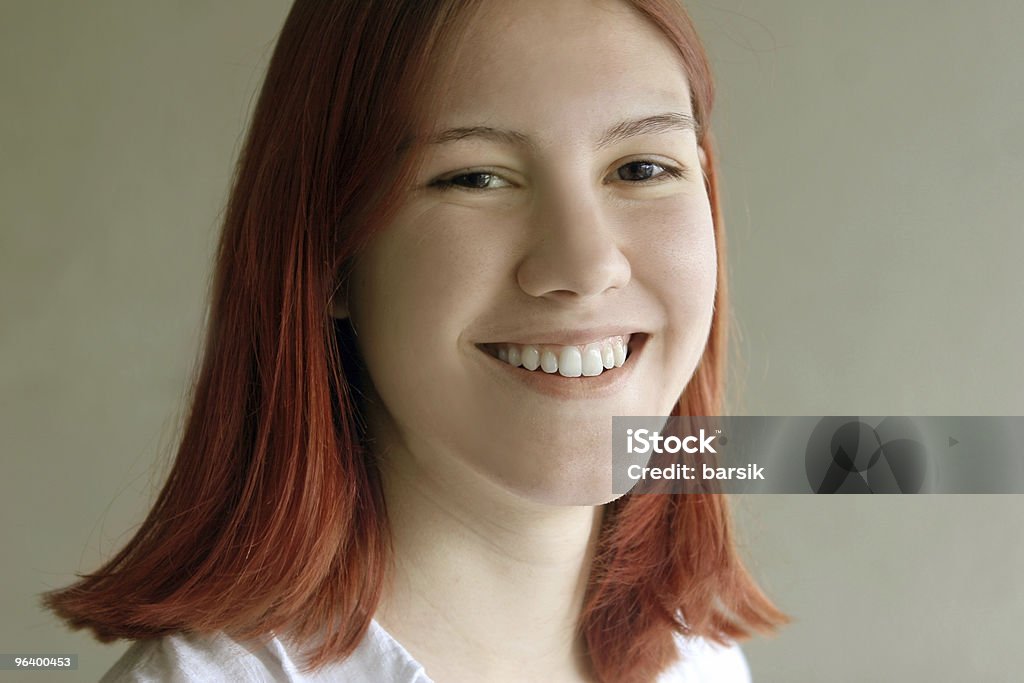 빨간 머리 여자아이 미소 - 로열티 프리 감정 스톡 사진