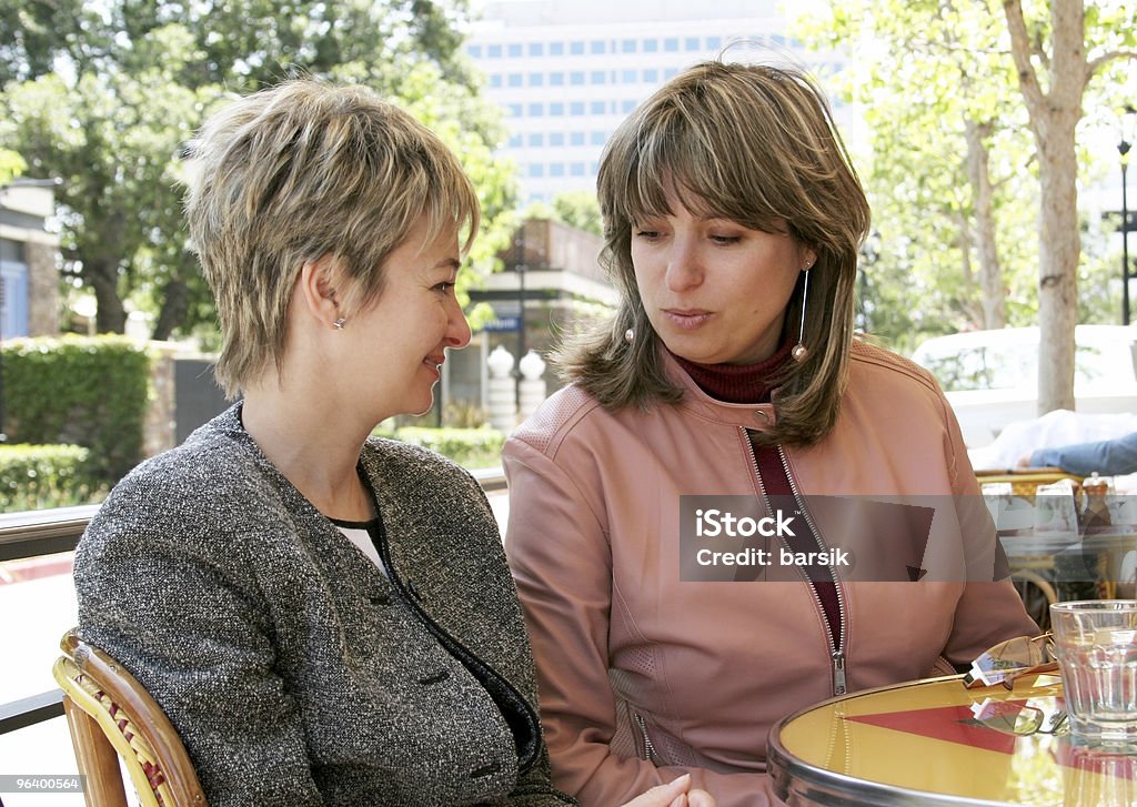 Amies pour le déjeuner - Photo de Adulte libre de droits